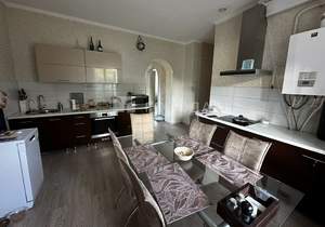 Дом 270м², 2-этажный, участок 10 сот.