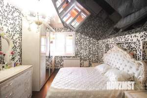 Дом 242м², 2-этажный, участок 9 сот.