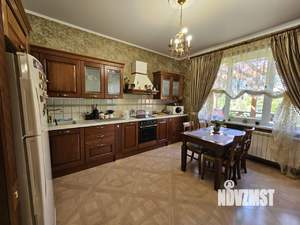 Таунхаус 310м², 3-этажный, участок 4 сот.