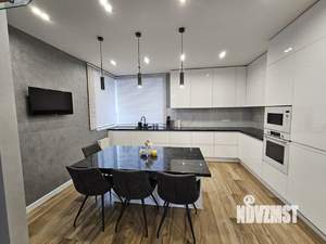 Коттедж 250м², 2-этажный, участок 10 сот.  