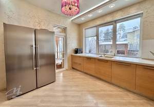 Дом 288м², 3-этажный, участок 3 сот.  