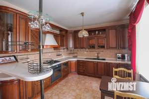 Дом 331м&sup2;, 2-этажный, участок 11 сот.  