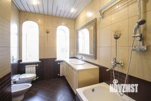 Дом 331м&sup2;, 2-этажный, участок 11 сот.  