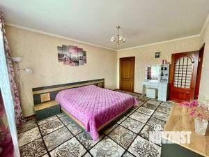 Коттедж 337м², 2-этажный, участок 15 сот.  
