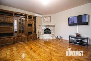 Дом 331м&sup2;, 2-этажный, участок 11 сот.  