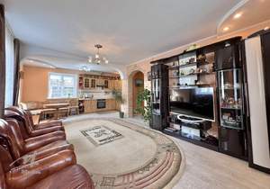 Дом 175м², 2-этажный, участок 10 сот.  