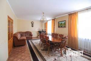 Дом 270м², 2-этажный, участок 10 сот.  