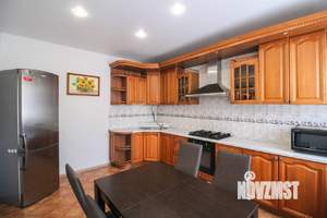 Дом 270м², 2-этажный, участок 10 сот.  