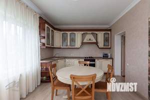 Дом 200м², 3-этажный, участок 10 сот.  