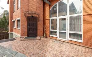 Дом 450м², 3-этажный, участок 24 сот.  