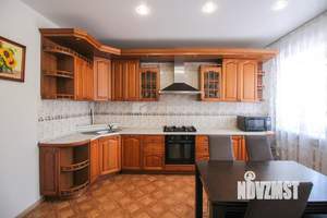 Дом 270м², 2-этажный, участок 10 сот.  