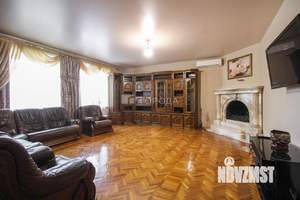 Дом 331м&sup2;, 2-этажный, участок 11 сот.  