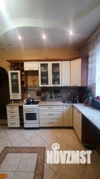 Коттедж 332м², 3-этажный, участок 10 сот.  