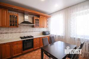 Дом 270м², 2-этажный, участок 10 сот.  