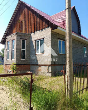 Дом 180м², 2-этажный, участок 10 сот.  