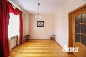 Дом 331м², 2-этажный, участок 11 сот.  