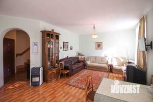 Дом 281м², 2-этажный, участок 6 сот.  