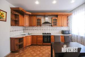 Дом 270м², 2-этажный, участок 10 сот.  