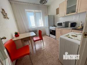 1-к квартира, посуточно, 38м2, 4/10 этаж