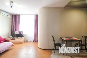 Студия квартира, посуточно, 43м2, 18/24 этаж