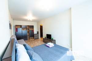 1-к квартира, посуточно, 38м2, 22/26 этаж