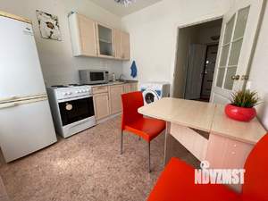 1-к квартира, посуточно, 38м2, 4/10 этаж