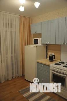 1-к квартира, посуточно, 38м2, 11/16 этаж