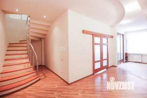 4-к квартира, вторичка, 140м2, 2/3 этаж