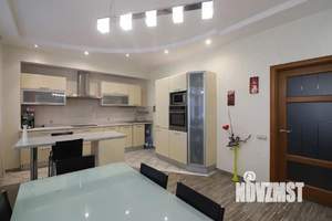 4-к квартира, вторичка, 150м2, 1/3 этаж