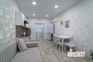 2-к квартира, вторичка, 65м2, 1/17 этаж