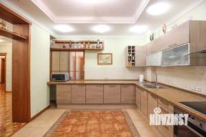 6-к квартира, вторичка, 200м2, 3/8 этаж