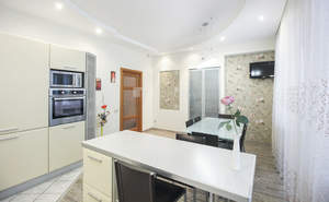 4-к квартира, вторичка, 140м2, 2/4 этаж