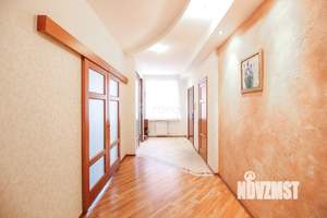 4-к квартира, вторичка, 140м2, 2/3 этаж