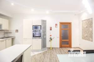 4-к квартира, вторичка, 140м2, 2/3 этаж